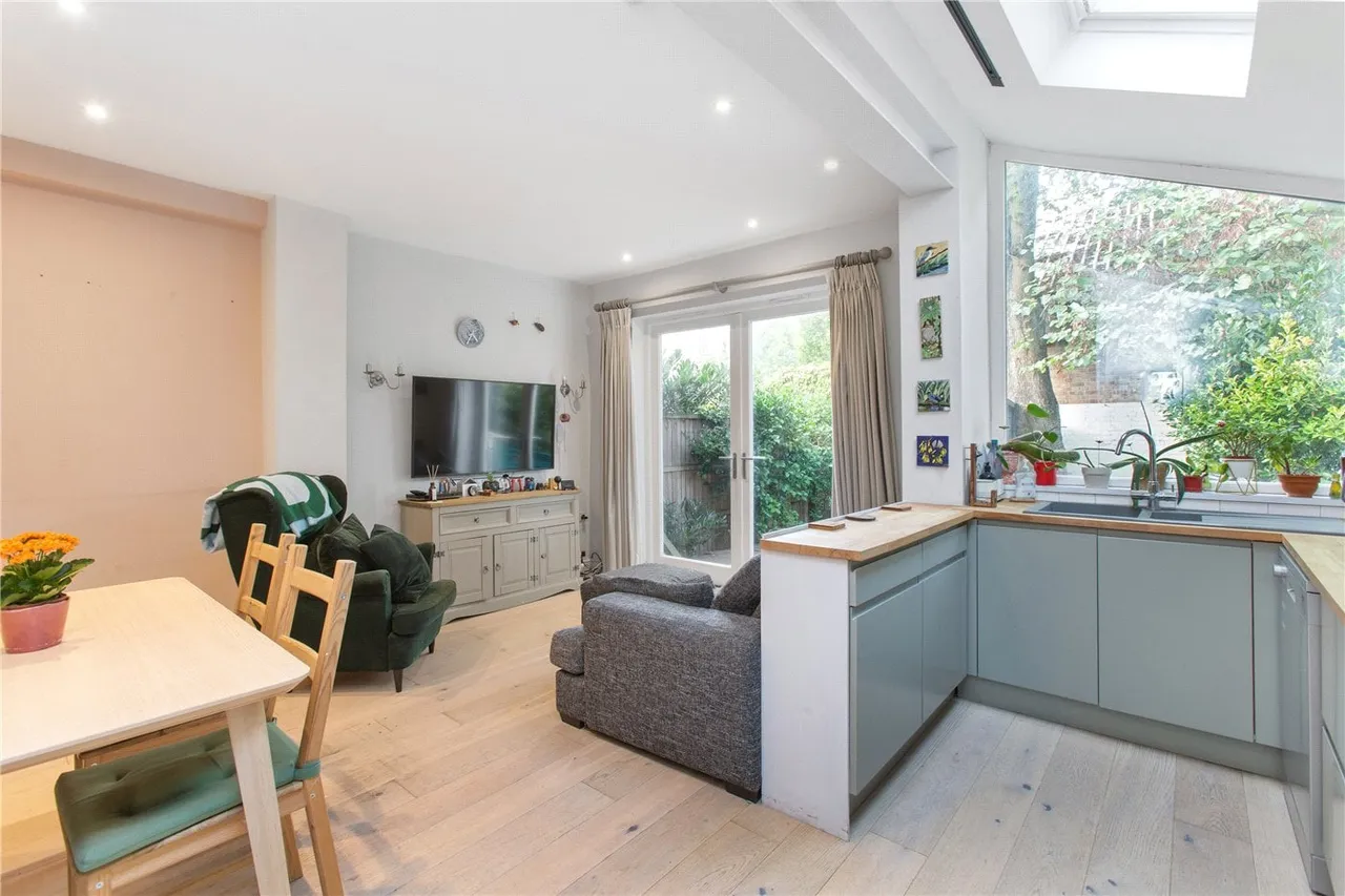 Downton Avenue, London, SW2, photo 2