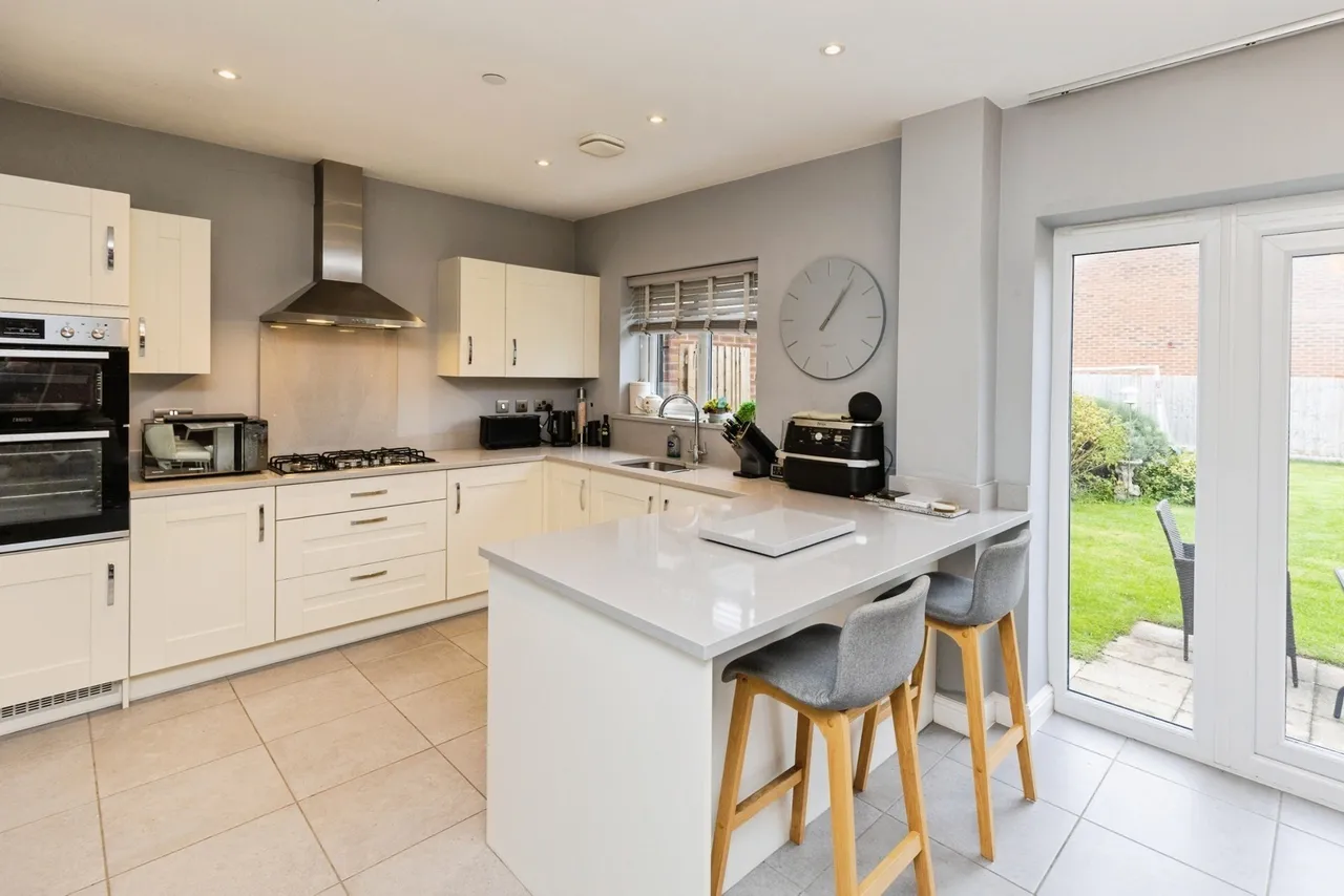 Lindley Gardens, Llay, LL12, photo 2