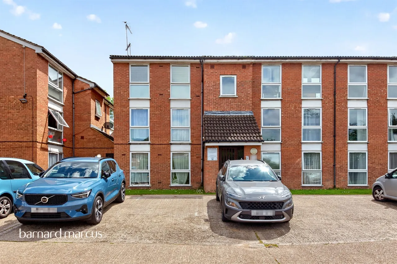 1 bed flat for sale — Poplar Grove, London
