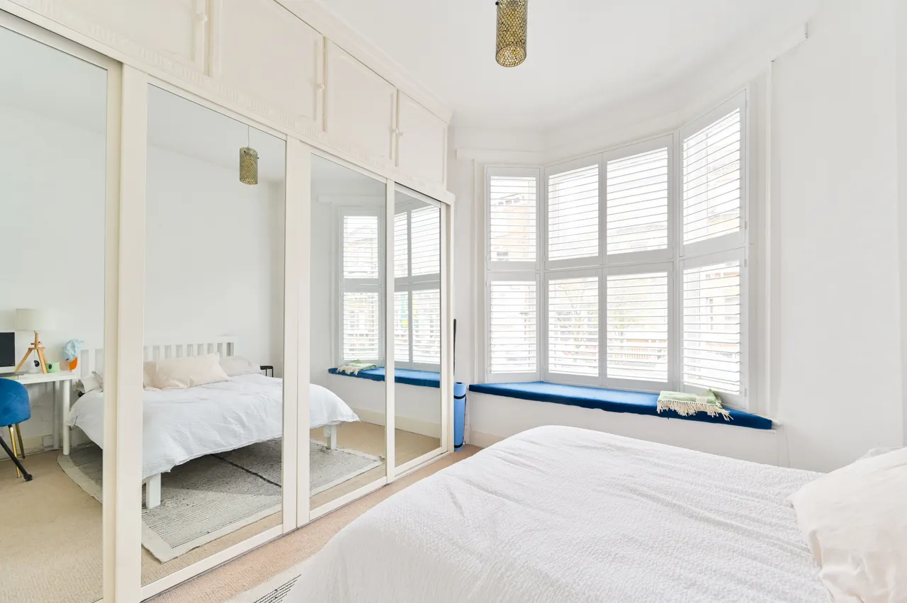 1 bed flat for sale — 35C Cologne Road, London