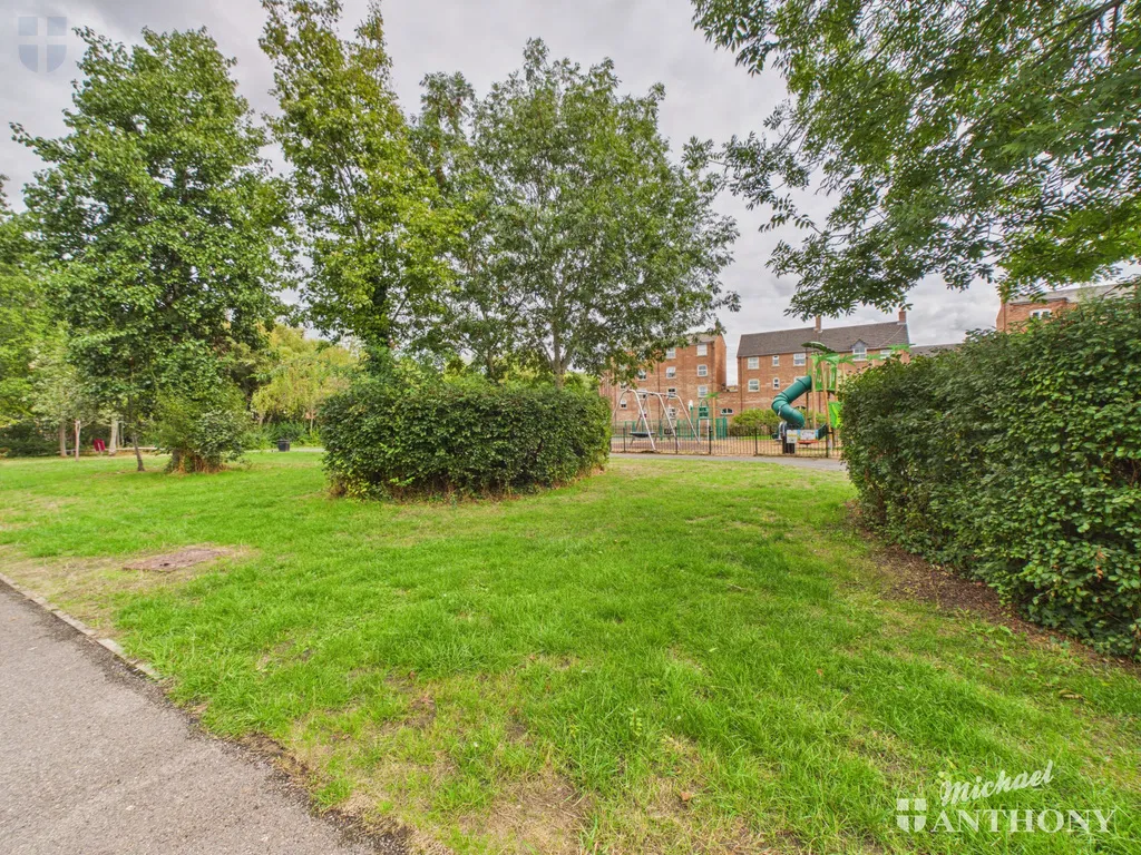 Lodge Path, Aylesbury, HP19, photo 15