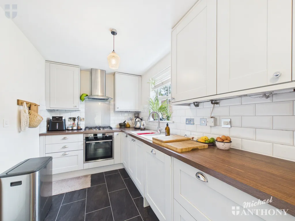 Lodge Path, Aylesbury, HP19, photo 6