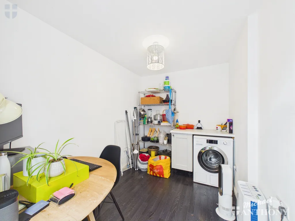 Lodge Path, Aylesbury, HP19, photo 12