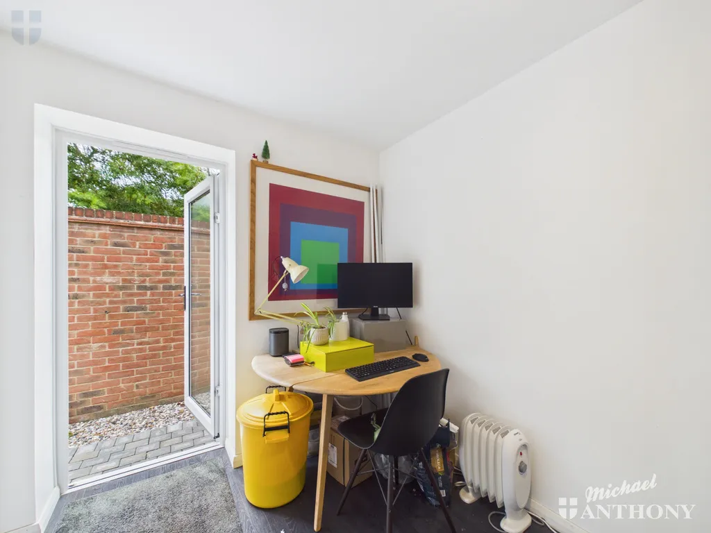 Lodge Path, Aylesbury, HP19, photo 13