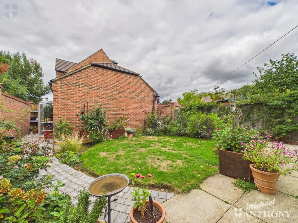 Lodge Path, Aylesbury, HP19, photo 14