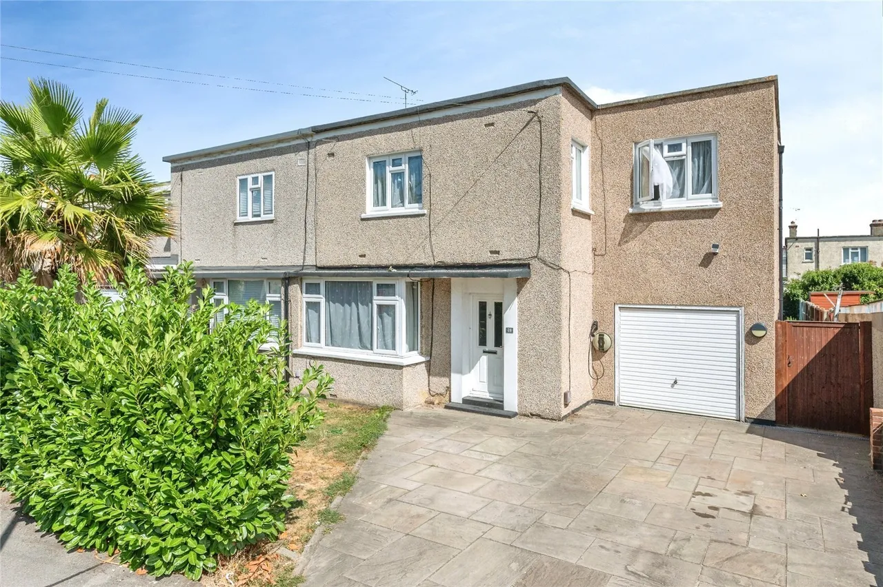 4 bed house for sale — Thomas Bata Avenue, East Tilbury, Tilbury, Essex, RM18