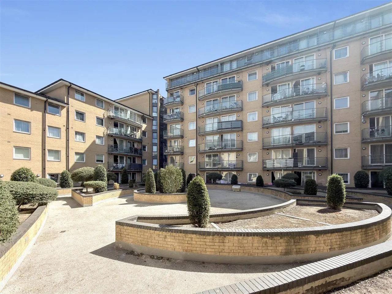 2 bed flat for sale, Highfield Road, Feltham