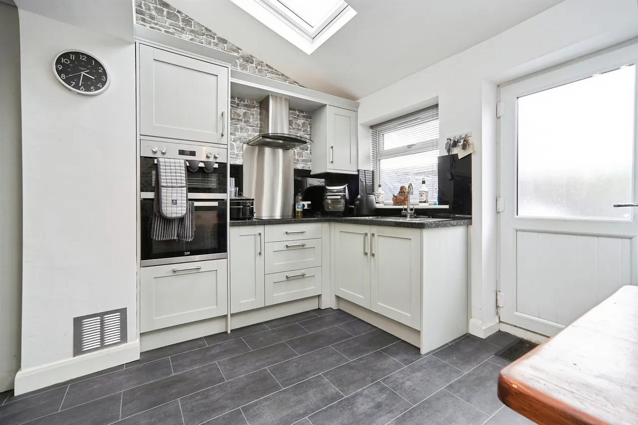 Keighley Road, Bingley, BD16, photo 5