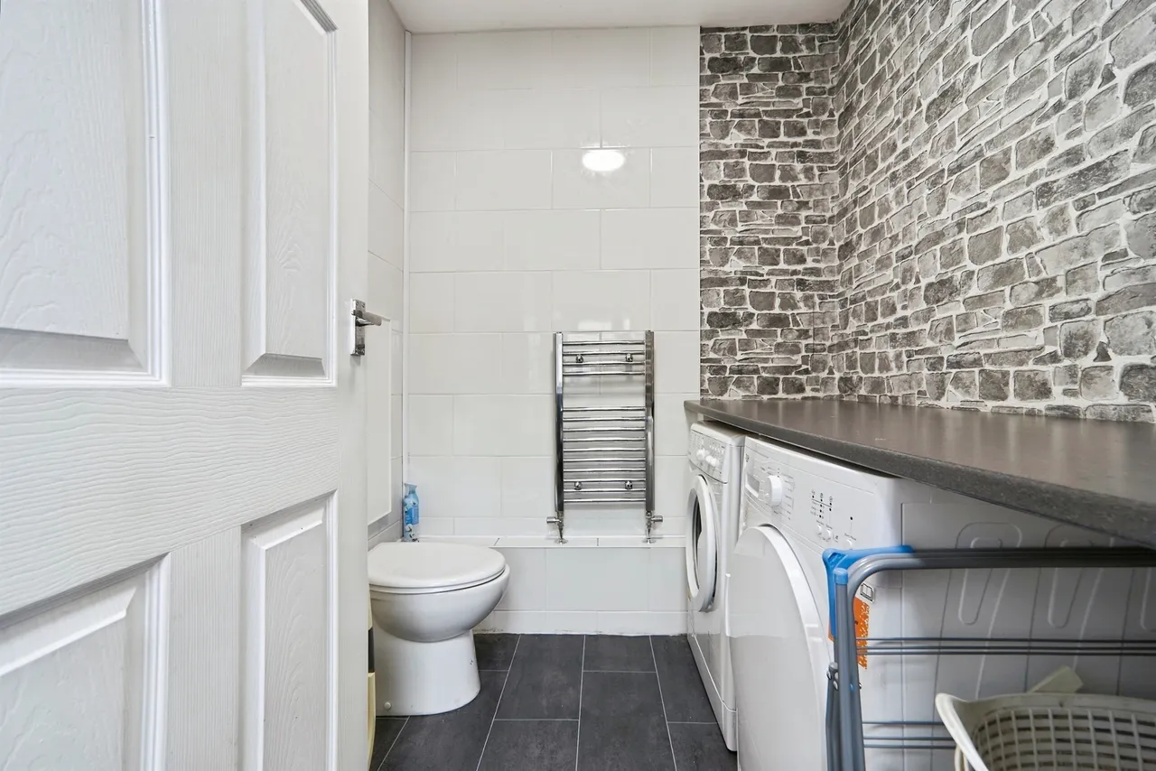 Keighley Road, Bingley, BD16, photo 7