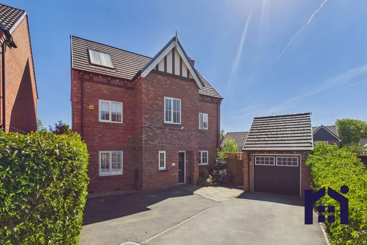5 bed house for sale — Shireburne Drive, Chorley, PR7 3FR