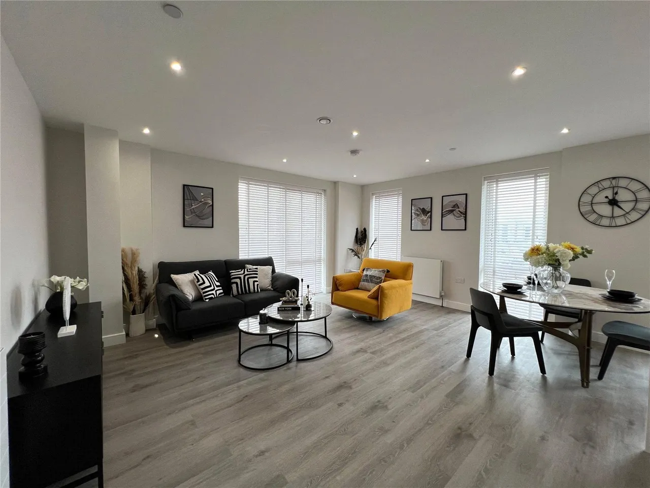 New Road, Rainham, RM13, photo 2