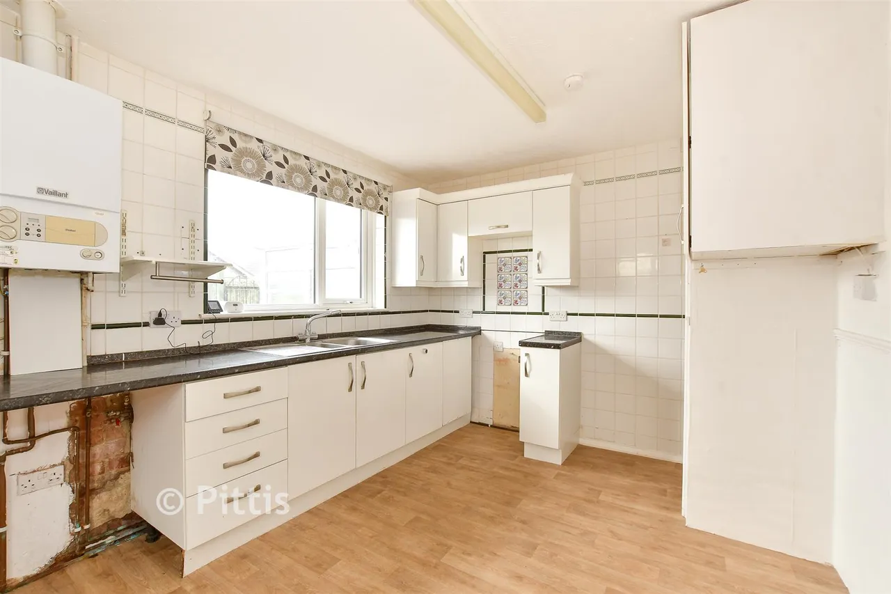 Newport Road, Apse Heath, PO36, photo 4