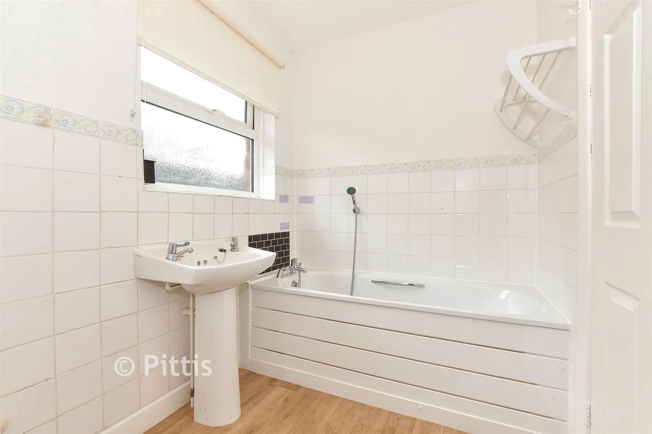 Newport Road, Apse Heath, PO36, photo 10