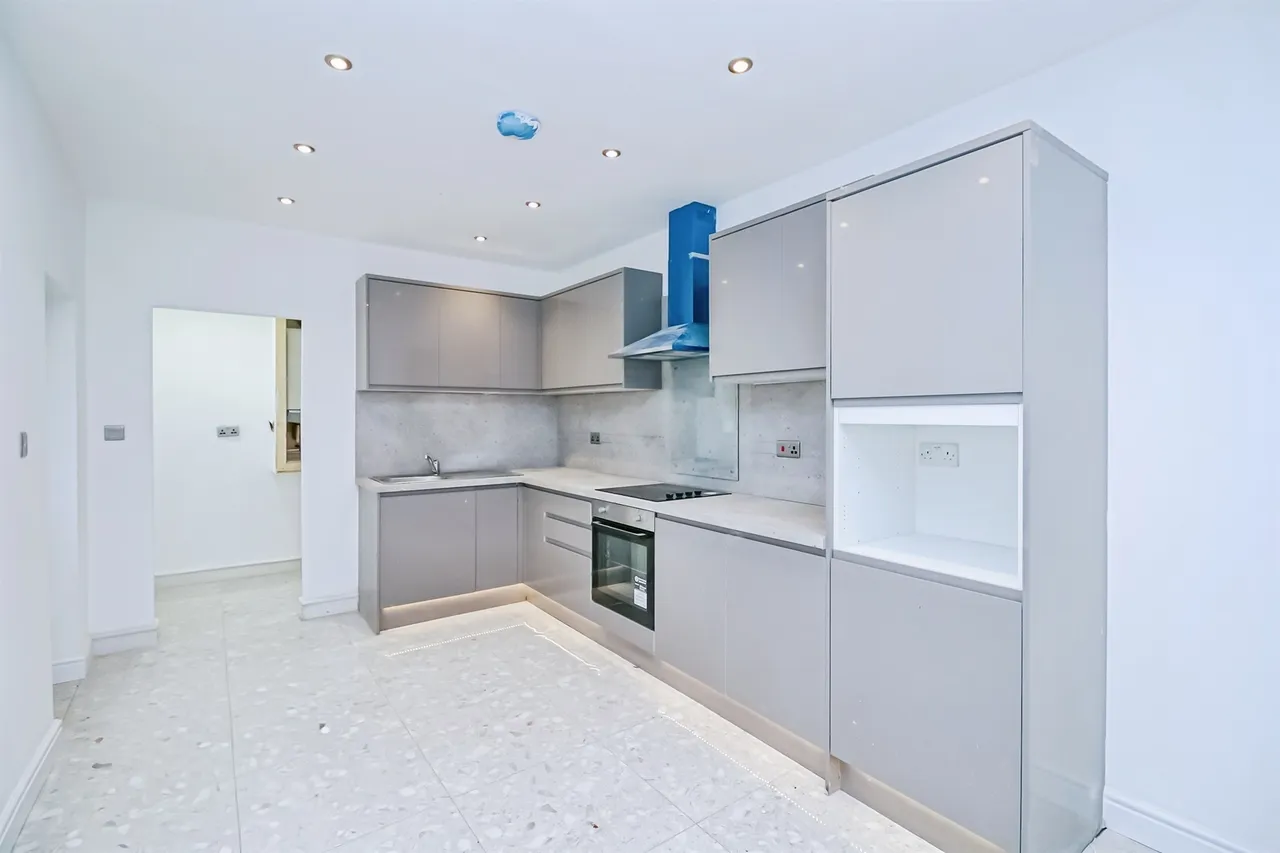 St. Marys Avenue, Barry, CF63, photo 5