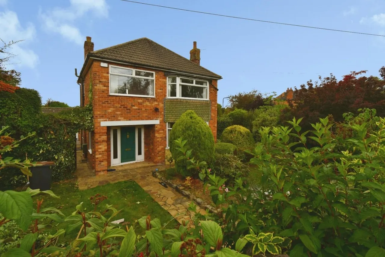 3 bed house for sale — Harrogate Road, Ripon