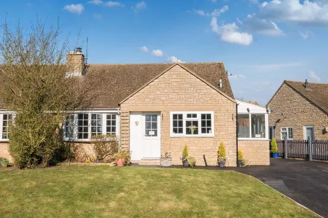 Manor Park, Claydon, OX17, photo 2