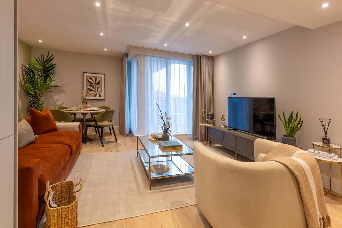 2 bed flat to rent, Baker Street, London, NW1