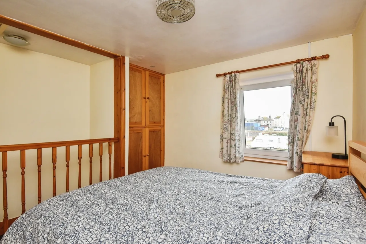 Ten Row, Glasson Dock, LA2, photo 9