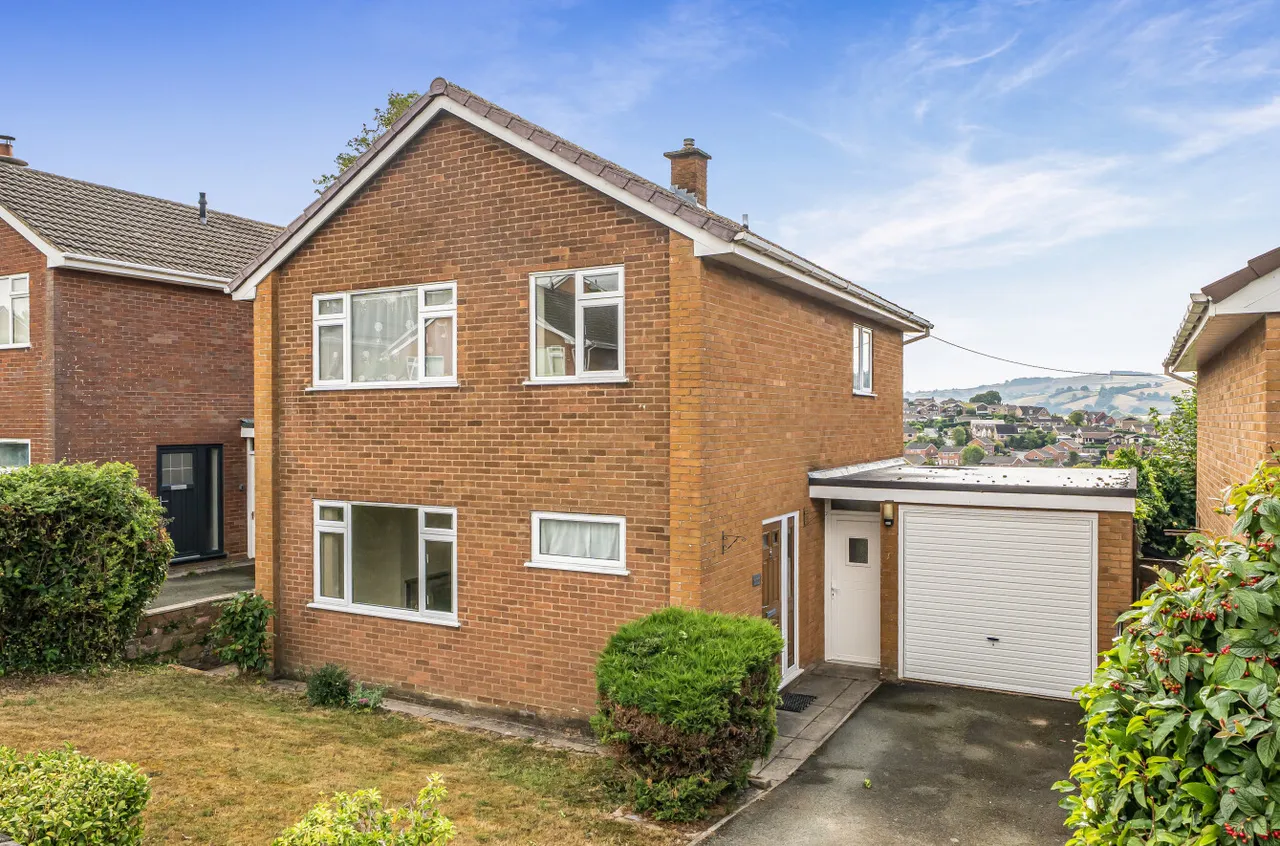 3 bed house for sale, Bryn Meadows, Newtown
