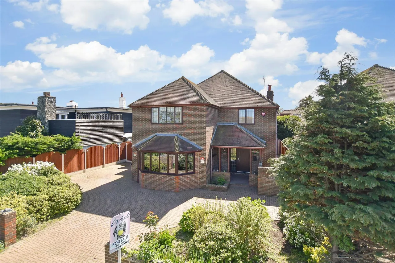 4 bed house for sale, Epple Bay Avenue, Birchington, CT7