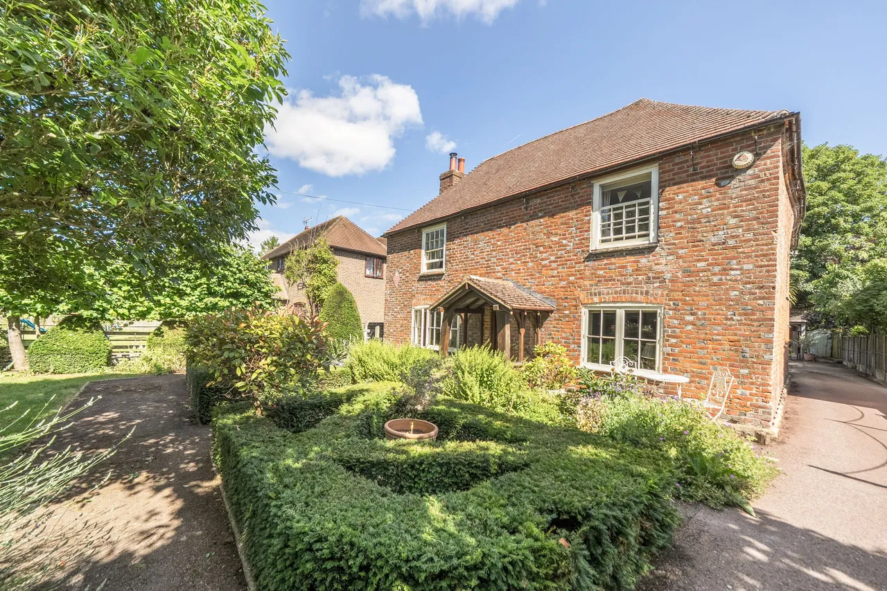 4 bed house for sale, High Street, Lyminge, CT18
