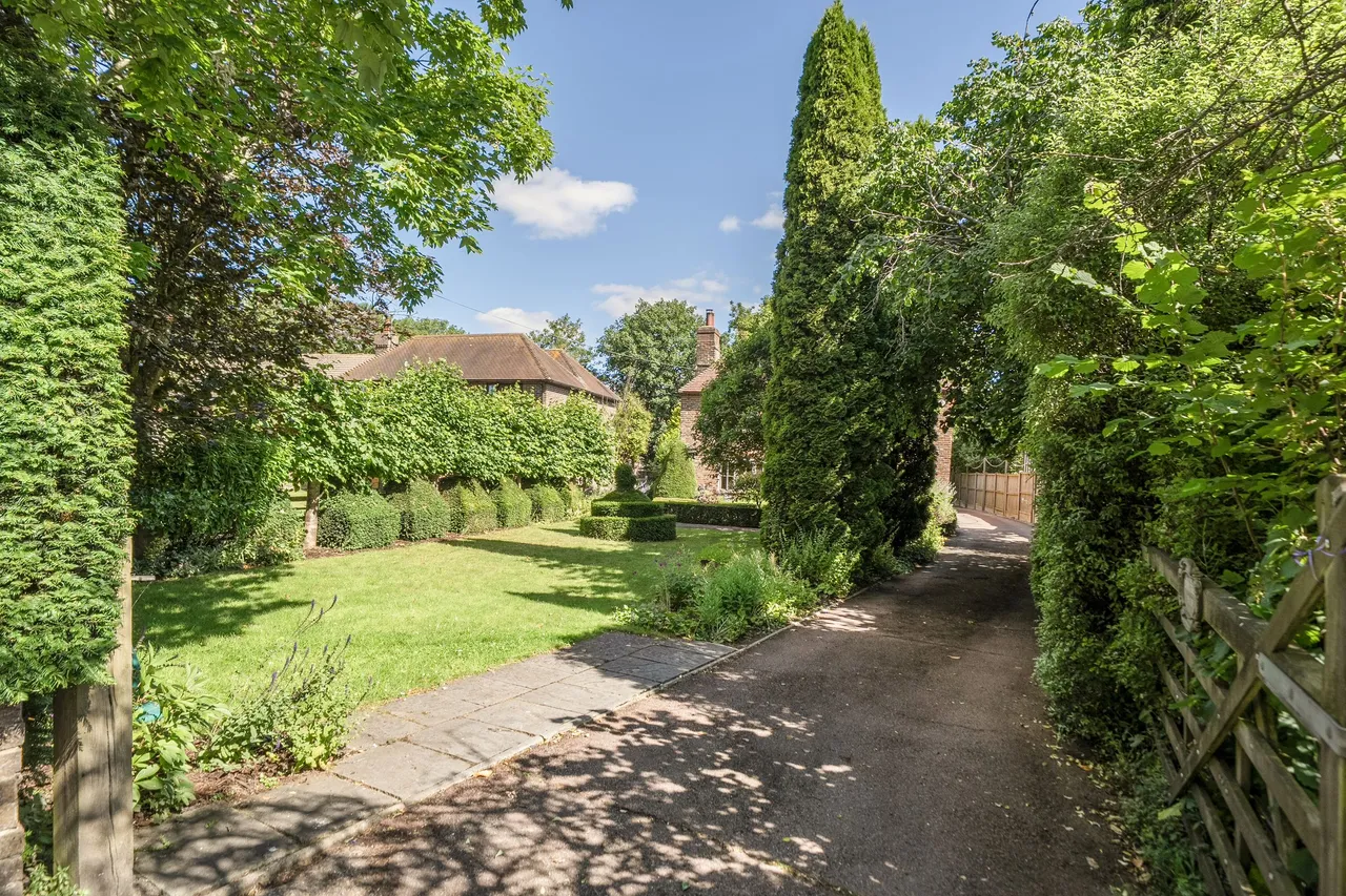 High Street, Lyminge, CT18, photo 19
