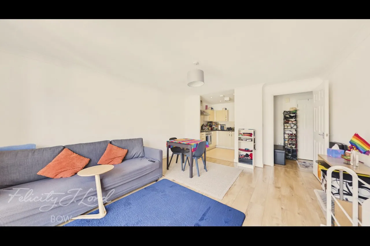 2 bed flat for sale, Candle Street, London