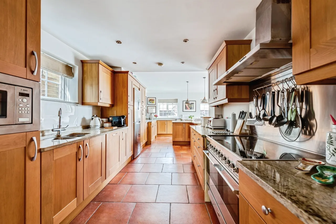 Thame Road, Long Crendon, HP18, photo 2