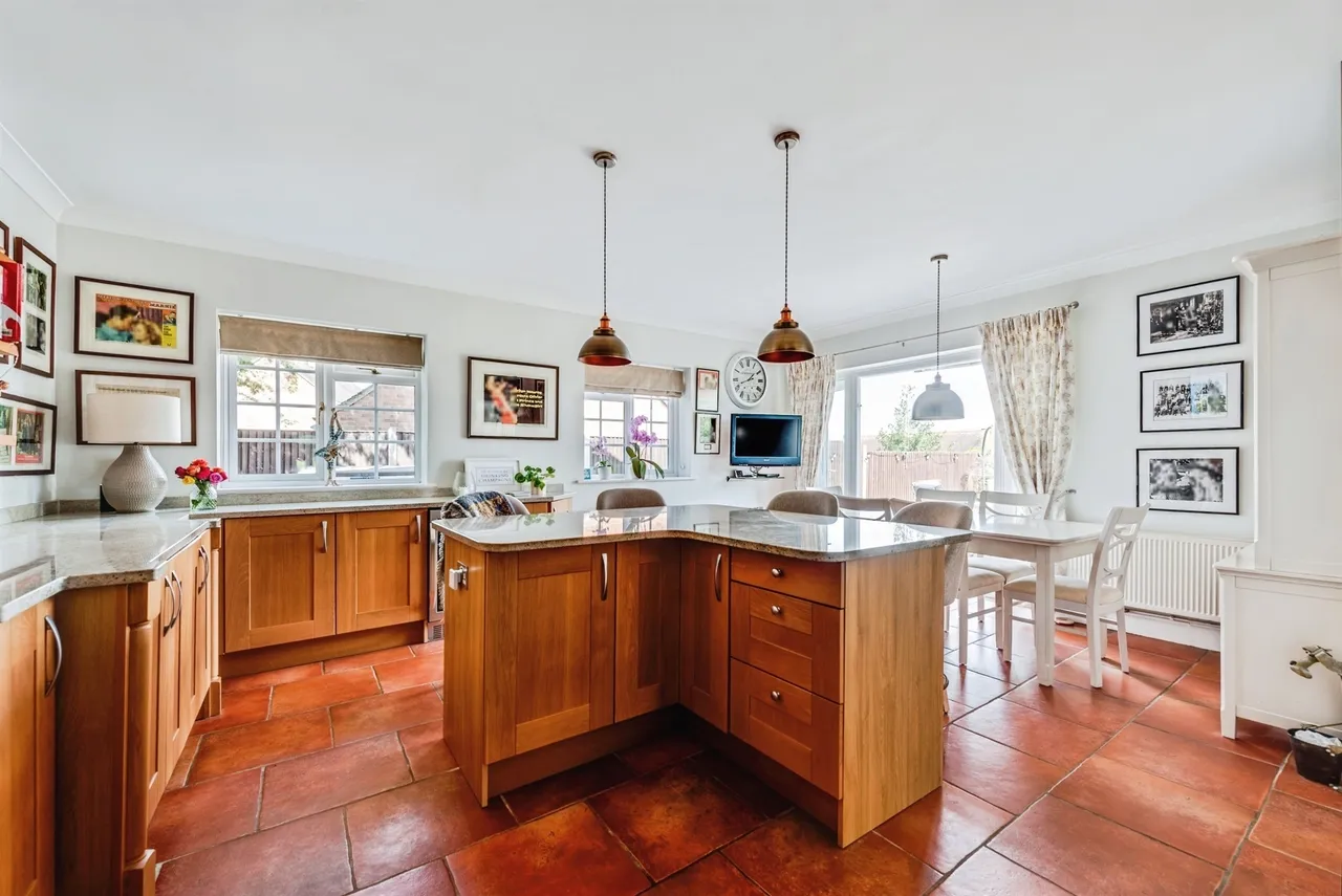 Thame Road, Long Crendon, HP18, photo 3
