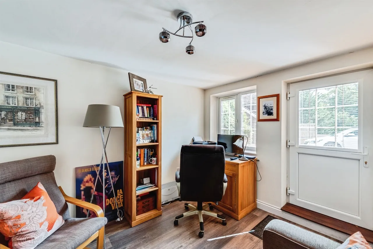 Thame Road, Long Crendon, HP18, photo 9