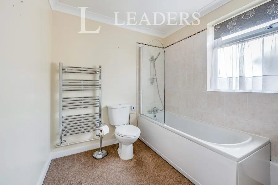 Oliver Road, Horsham, RH12, photo 5