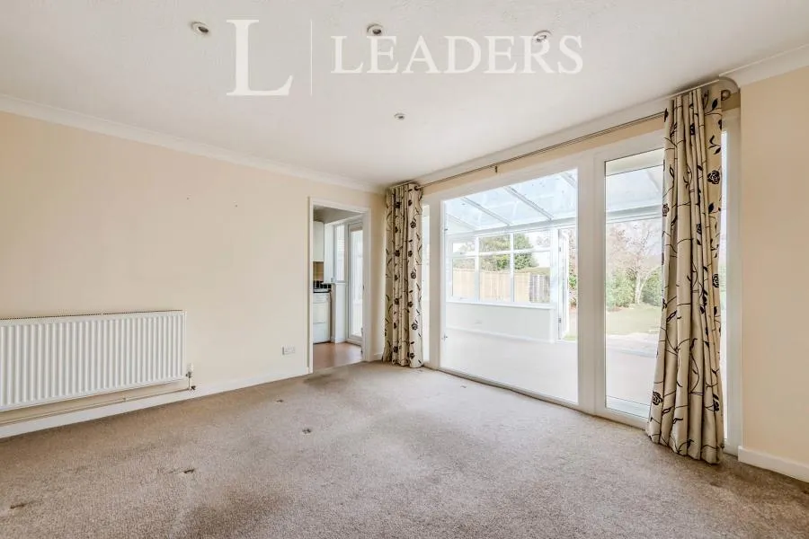Oliver Road, Horsham, RH12, photo 2