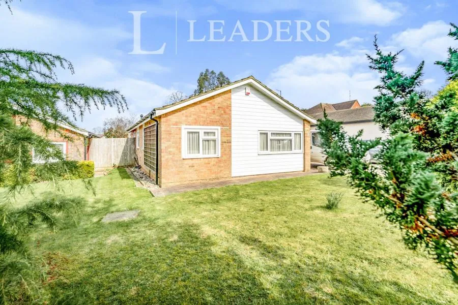 3 bed house to rent, Oliver Road, Horsham, RH12