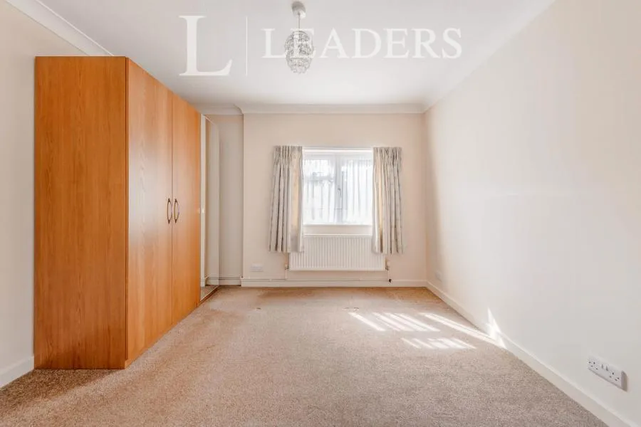 Oliver Road, Horsham, RH12, photo 6