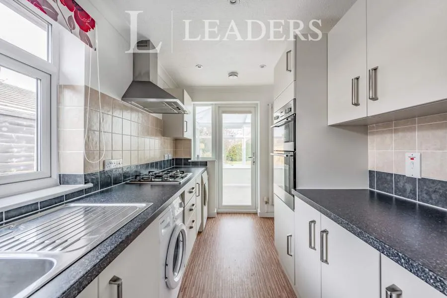 Oliver Road, Horsham, RH12, photo 4