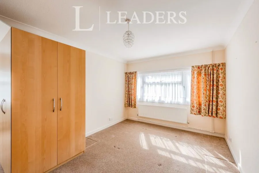Oliver Road, Horsham, RH12, photo 8