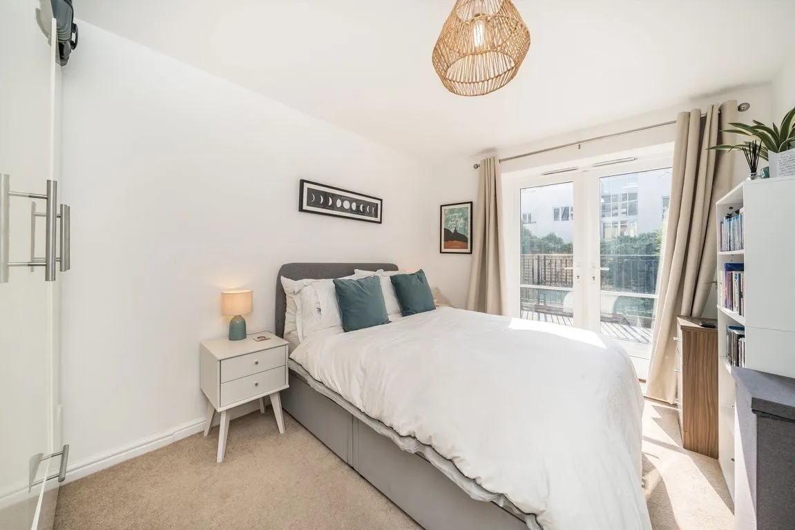 Garratt Lane, SW18, photo 4