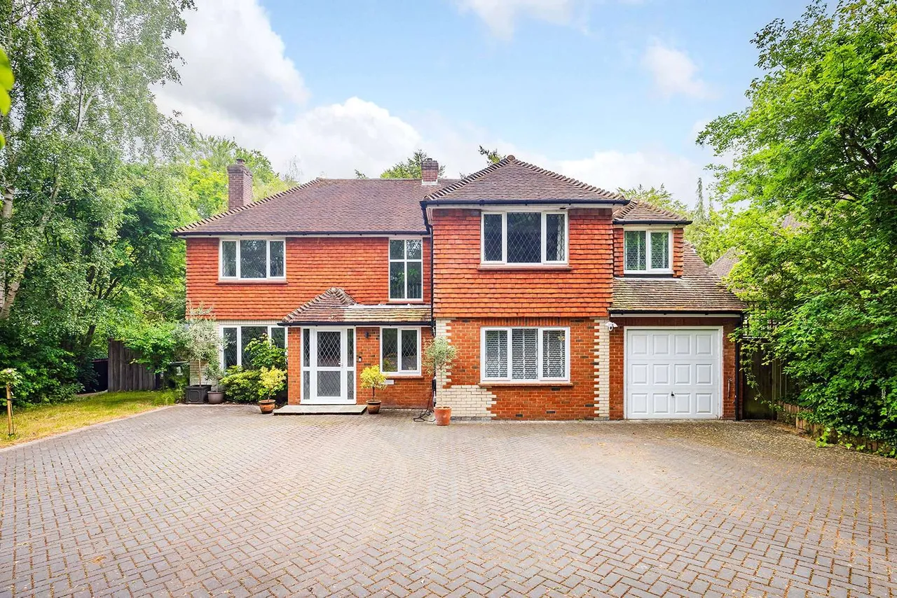 4 bed house for sale — Greatford Drive, Guildford, Surrey, GU1 2XS