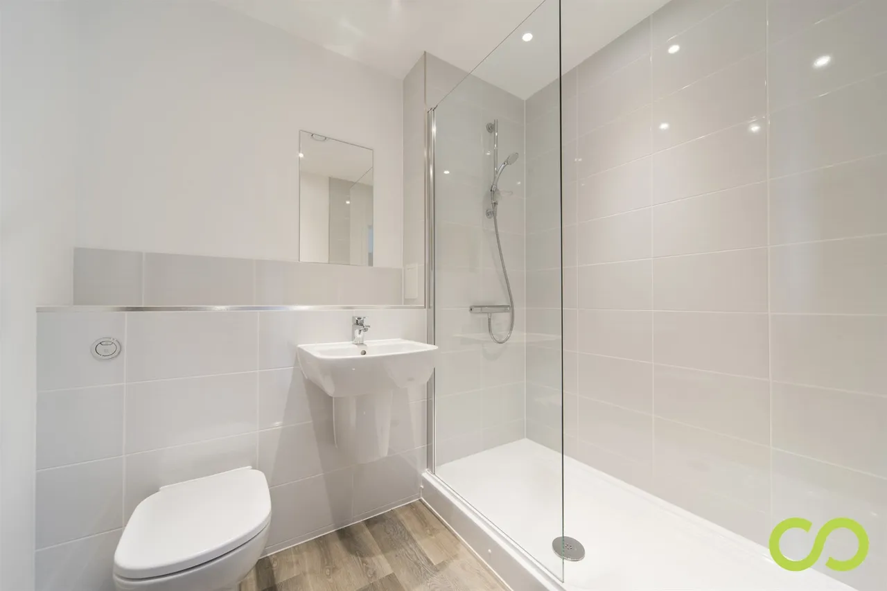 Sutton, SM1, photo 8