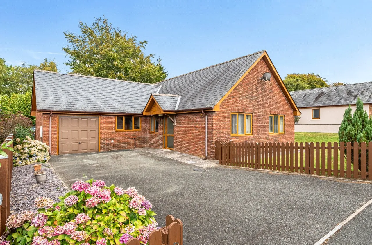 3 bed house for sale — Tai Cae Mawr, Llanwrtyd Wells, Powys, LD5 4RJ
