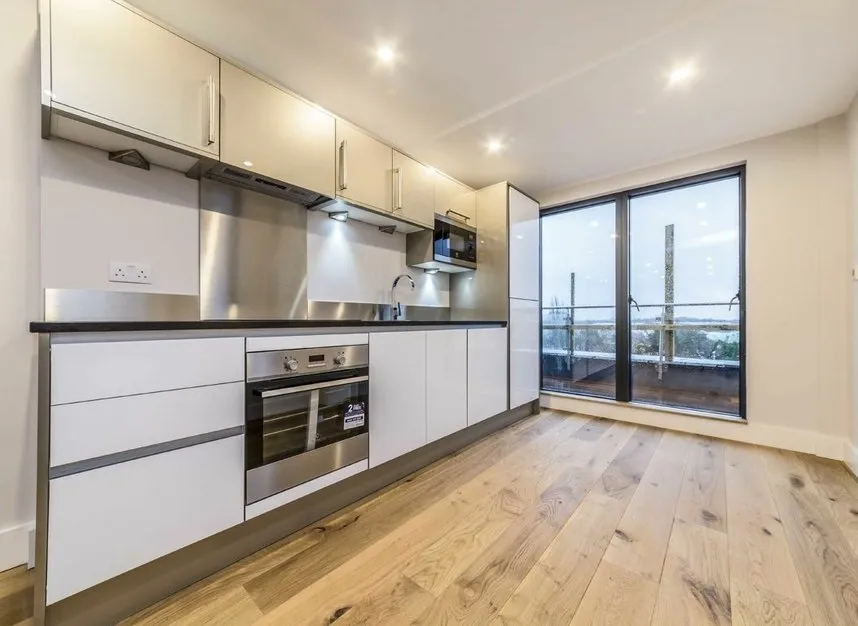2 bed flat for sale — High Street, Feltham, TW13