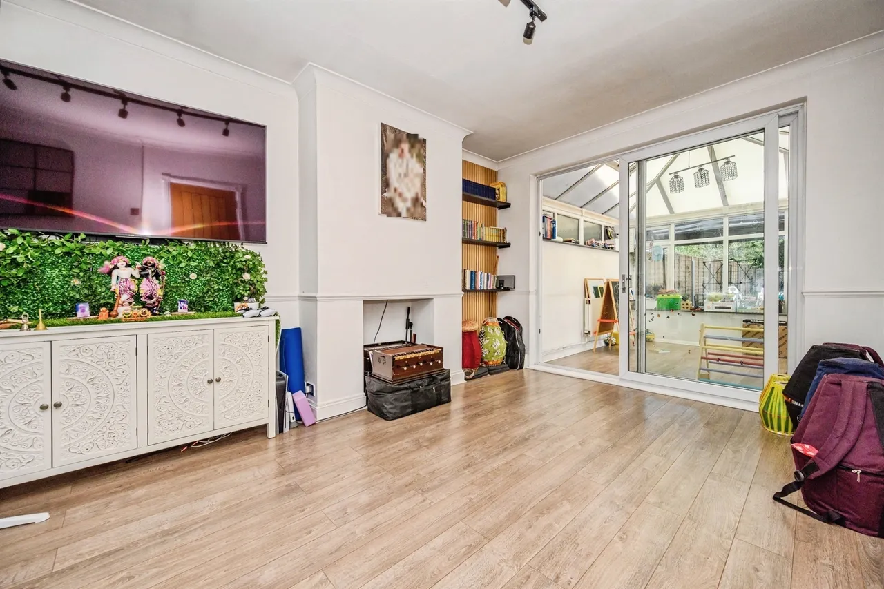 Westlea Avenue, Watford, WD25, photo 3