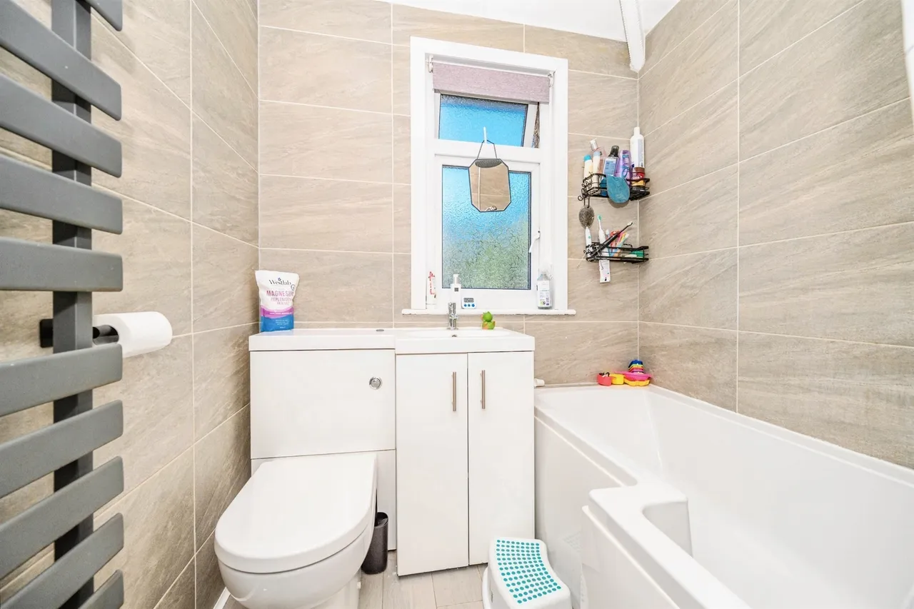 Westlea Avenue, Watford, WD25, photo 13