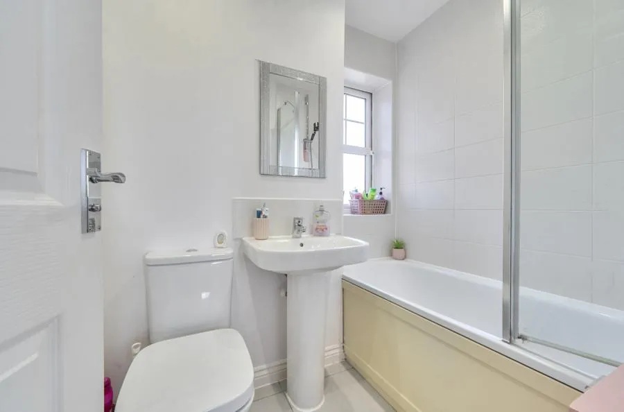 Barland Way, Aylesbury, HP18, photo 13