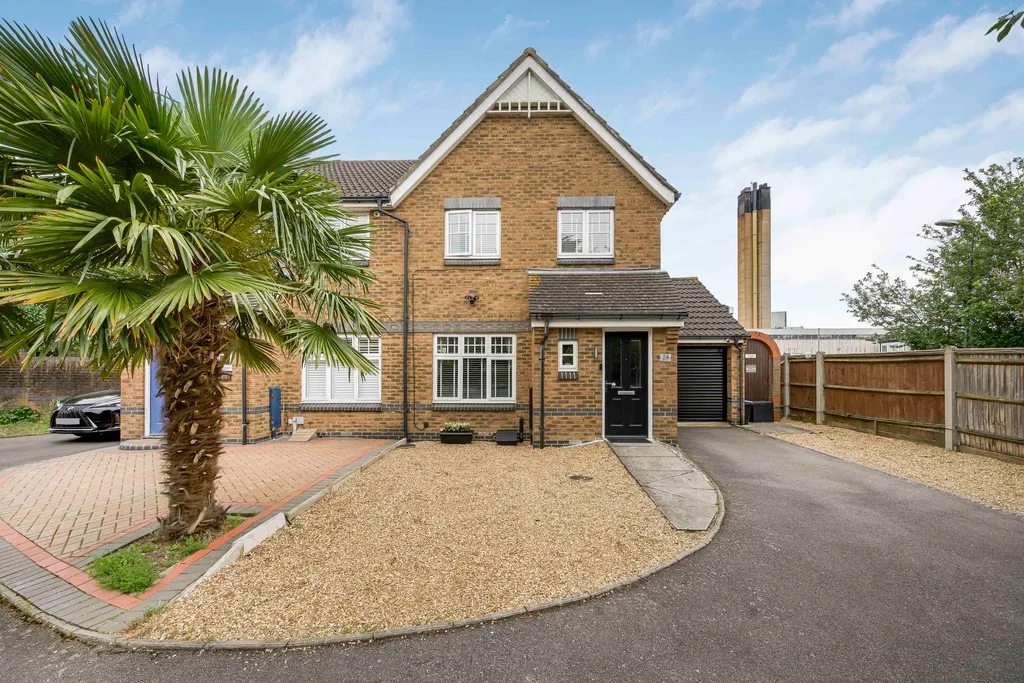 Rutherford Close, Hillingdon, UB8, photo 14