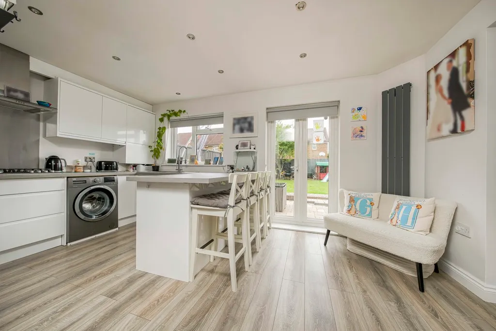 Rutherford Close, Hillingdon, UB8, photo 18
