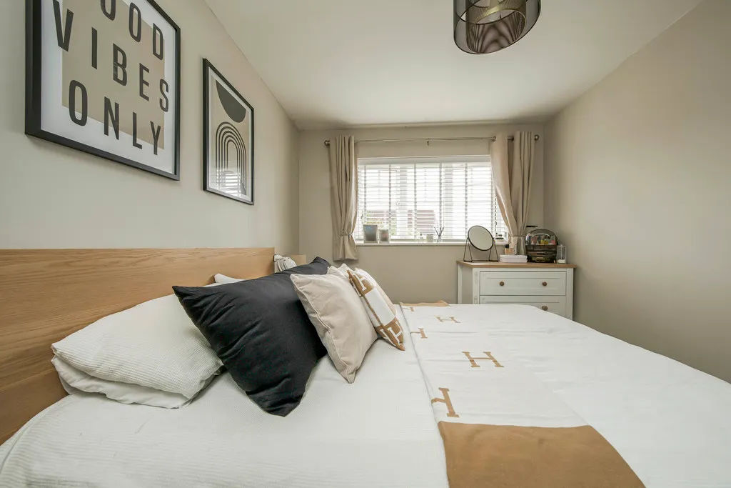Rutherford Close, Hillingdon, UB8, photo 11