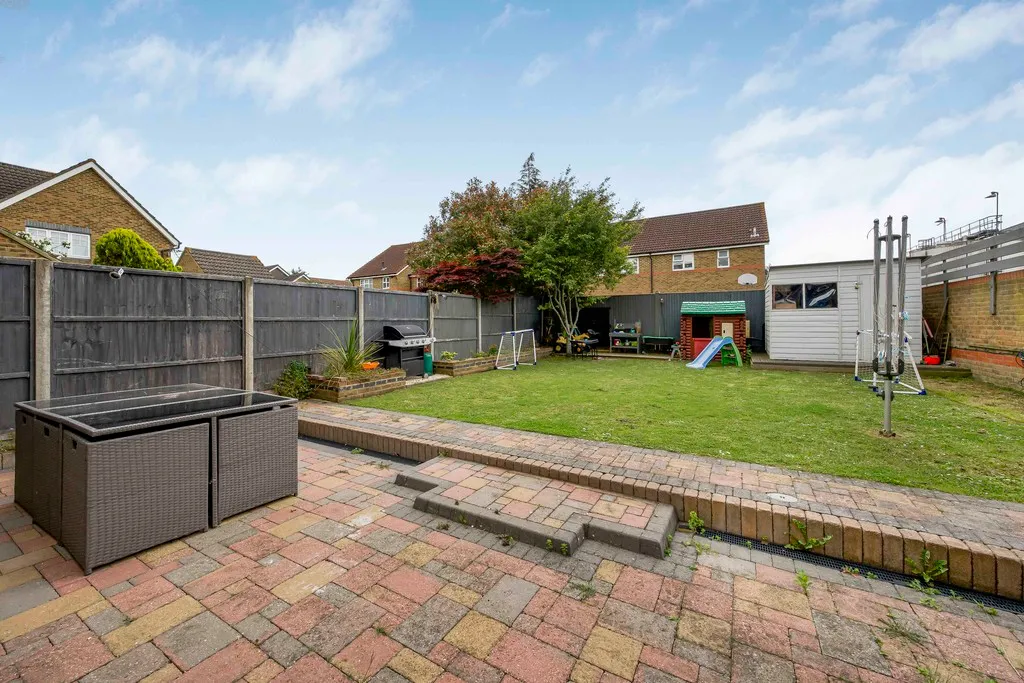 Rutherford Close, Hillingdon, UB8, photo 3