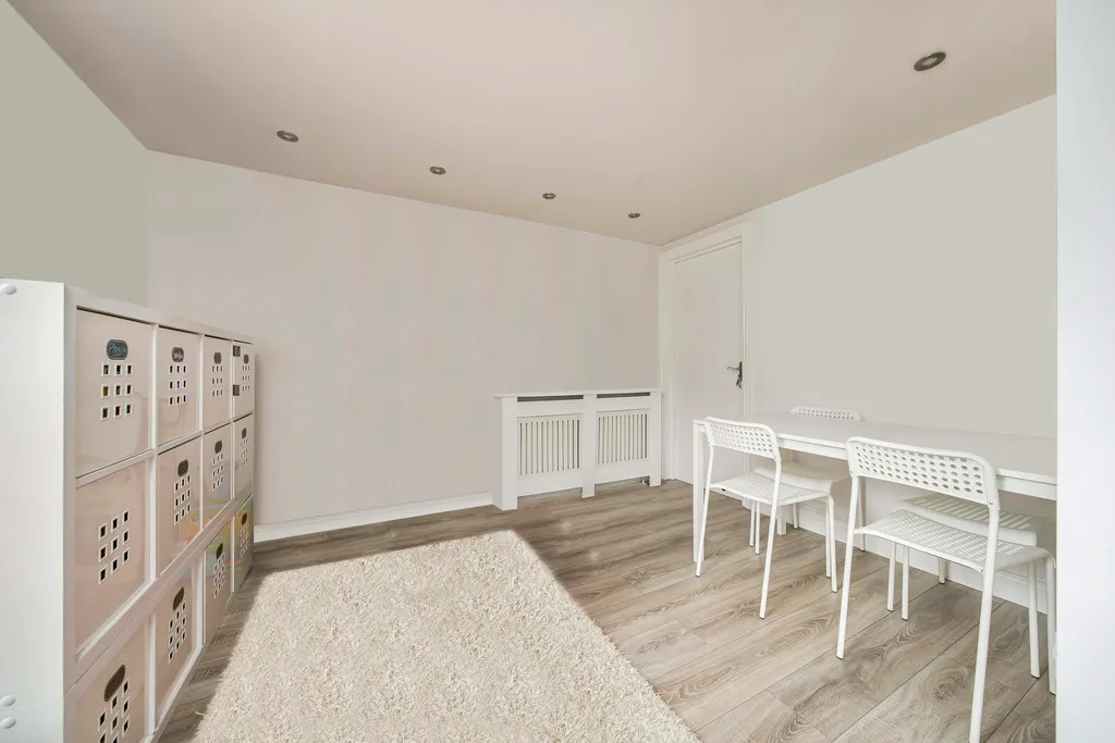 Rutherford Close, Hillingdon, UB8, photo 12