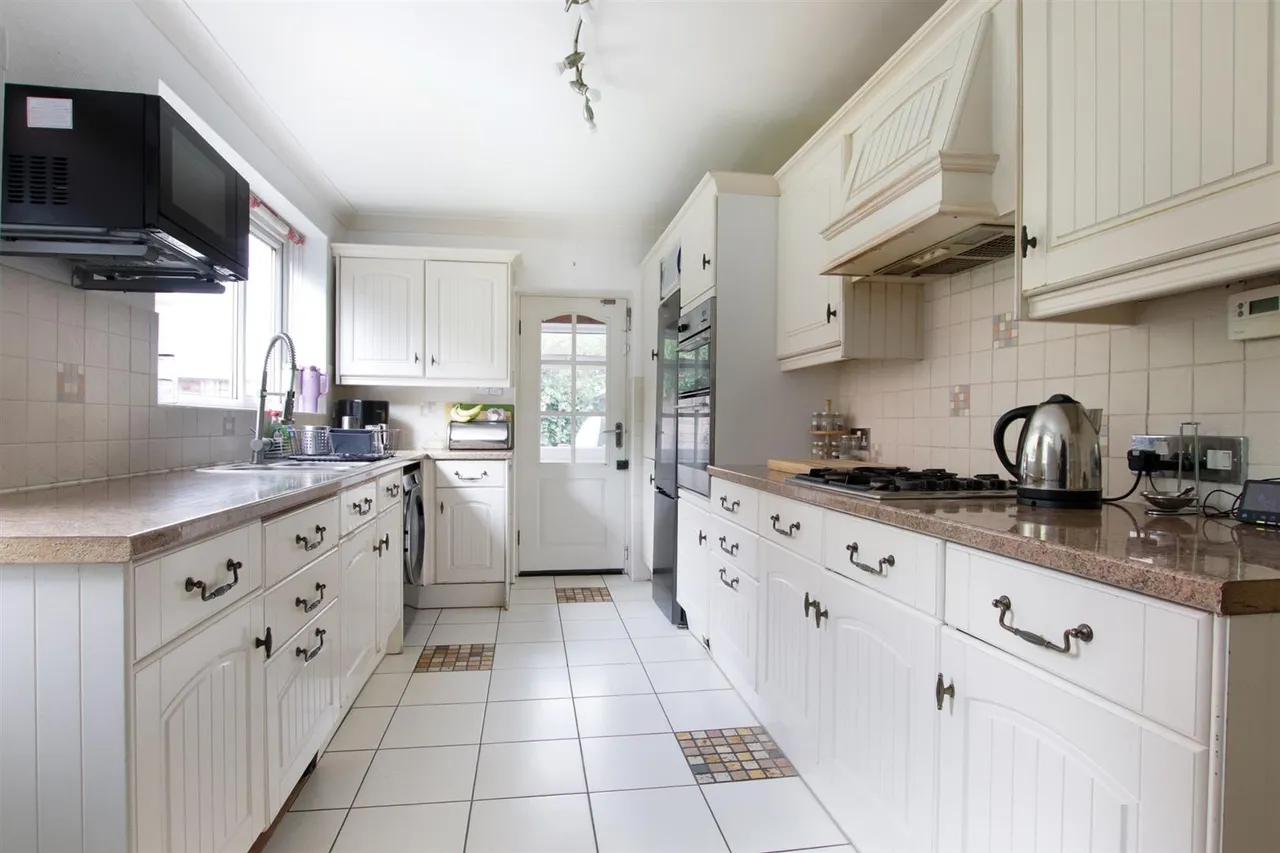 Stelfox Avenue, Timperley, WA15, photo 8